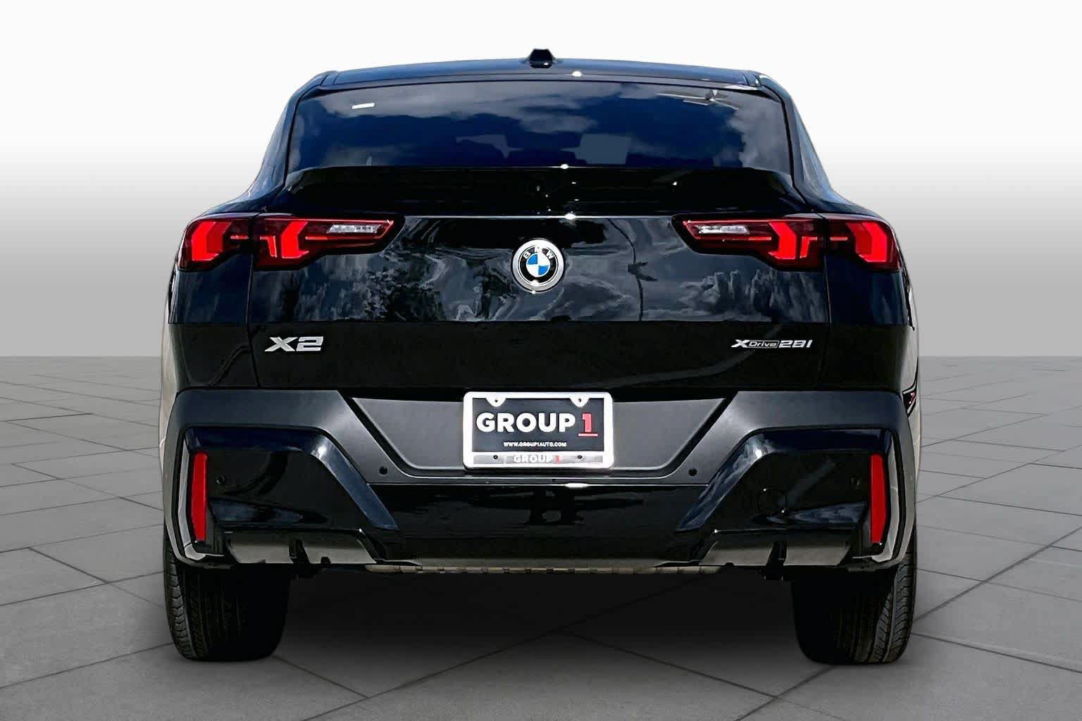 Used 2025 BMW X2 xDrive28i AWD/4WD image 4
