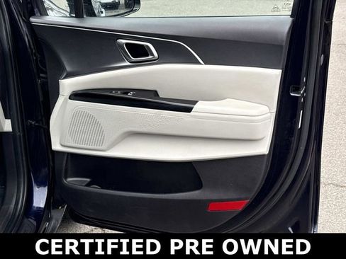 Used 2024 Kia Carnival LX image 8