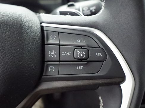 Certified 2023 Jeep Grand Cherokee Limited w/ Black Appearance Package AWD/4WD image 21
