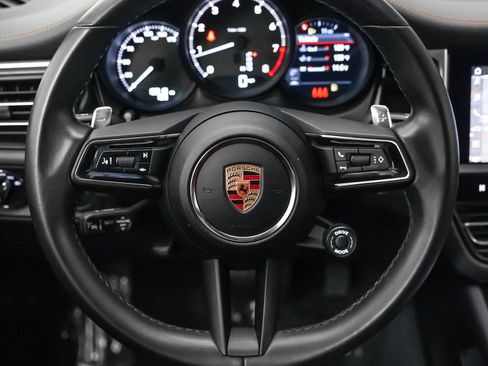 Certified 2024 Porsche Macan image 17