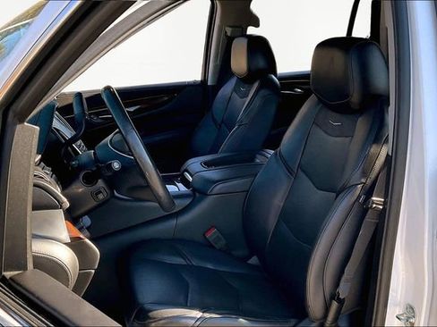 Used 2020 Cadillac Escalade Luxury image 15