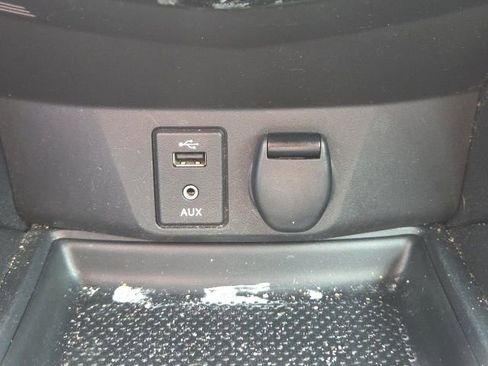 Used 2014 Nissan Rogue S image 31