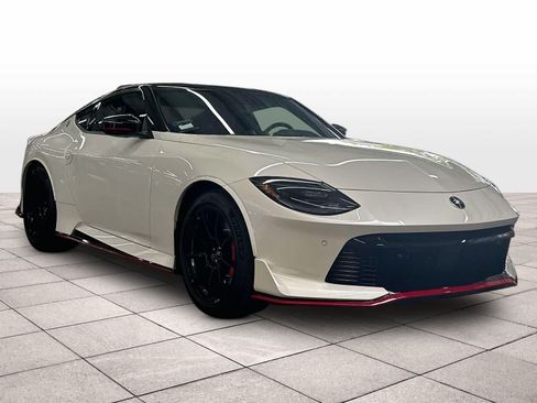 Used 2027 Nissan Z NISMO RWD image 3