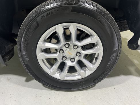Used 2023 Chevrolet Silverado 1500 LT AWD/4WD image 13