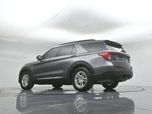 Certified 2025 Ford Explorer Active RWD image 4