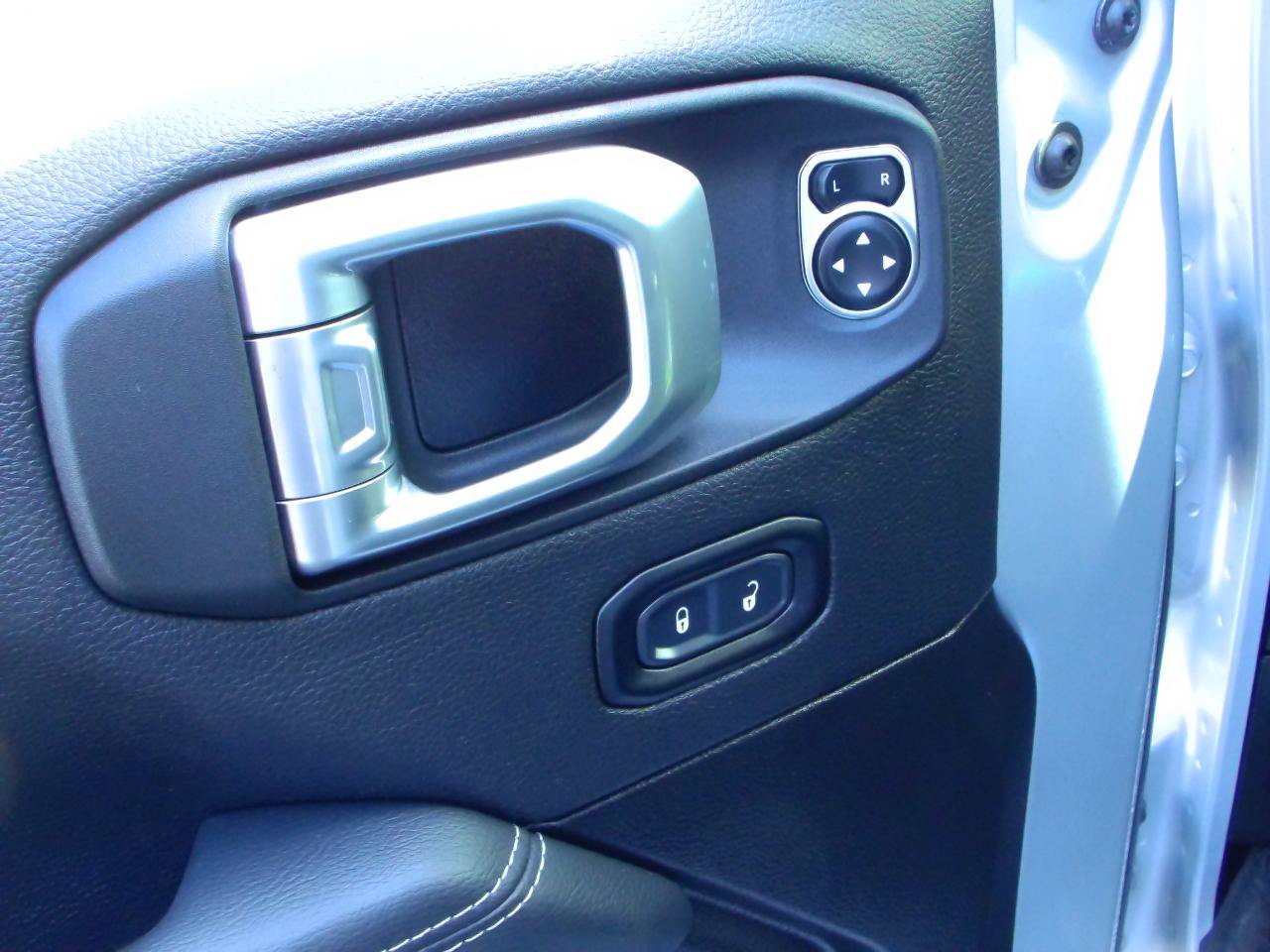 Used 2023 Jeep Wrangler Unlimited Sahara w/ Cold Weather Group AWD/4WD image 12