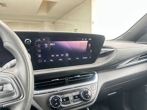 Used 2025 Buick Envista Preferred image 21