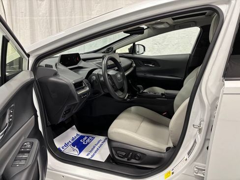 Used 2024 Toyota Prius Limited w/ Limited Premium Package FWD image 10