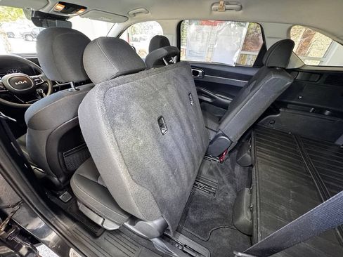 Used 2023 Kia Sorento LX AWD/4WD image 43