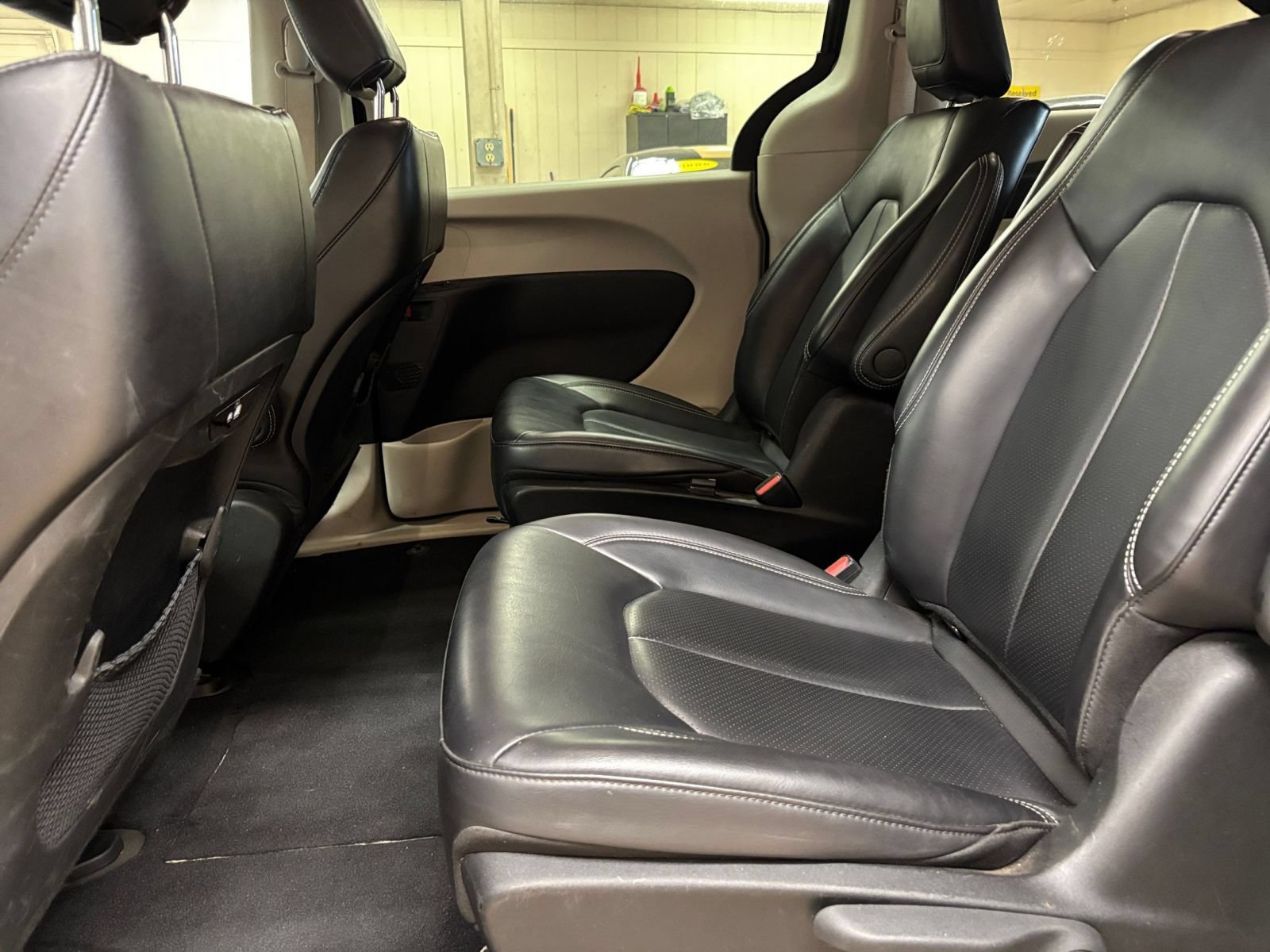 Used 2023 Chrysler Pacifica Touring-L FWD image 27