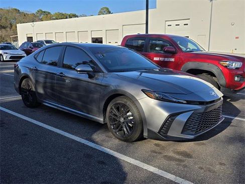 Certified 2025 Toyota Camry SE image 1