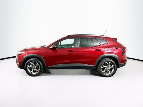 Used 2025 Chevrolet Trax LT image 4