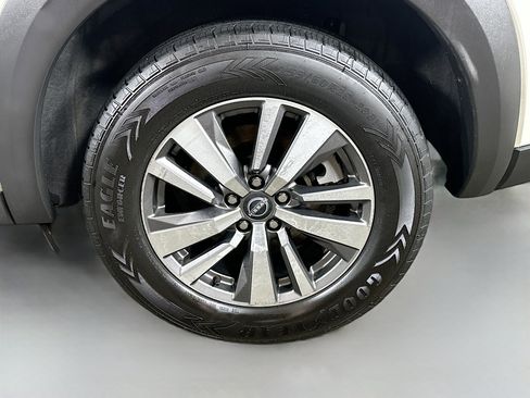 Used 2023 Nissan Pathfinder SL image 32