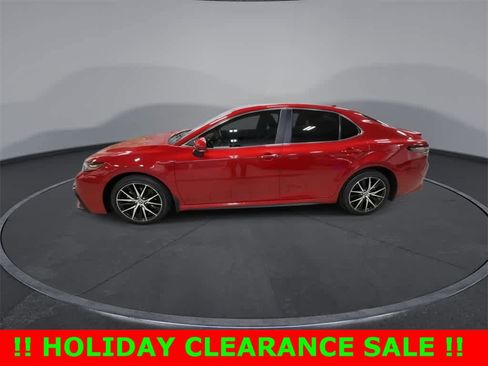 Used 2024 Toyota Camry SE image 5
