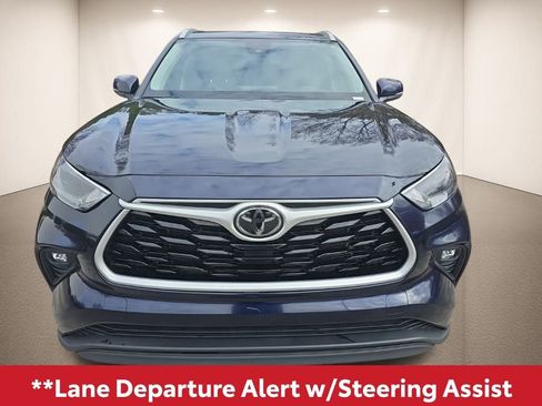 Used 2024 Toyota Highlander XLE image 12