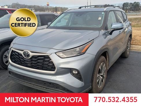 Certified 2023 Toyota Highlander XLE image 3