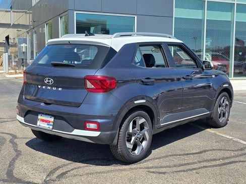 Used 2020 Hyundai Venue FWD image 3