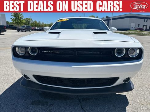 Used 2021 Dodge Challenger SXT RWD image 9