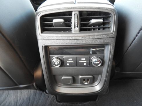 Used 2019 Buick Envision Essence FWD image 23