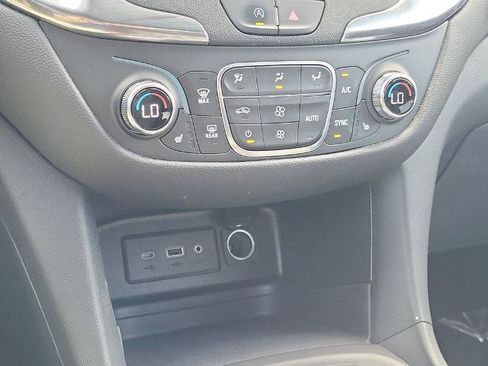 Used 2023 Chevrolet Equinox LT FWD image 30
