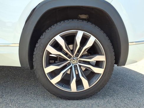 Used 2021 Volkswagen Atlas Cross Sport SEL R-Line AWD/4WD image 22