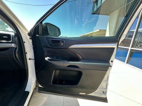 Used 2019 Toyota Highlander LE image 34