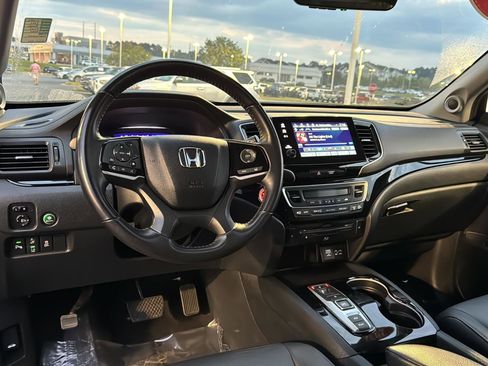 Used 2022 Honda Pilot Touring image 16