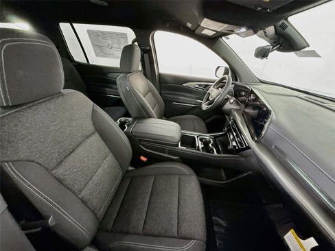 New 2026 Chevrolet Traverse LT w/ Driver Confidence Package AWD/4WD image 22