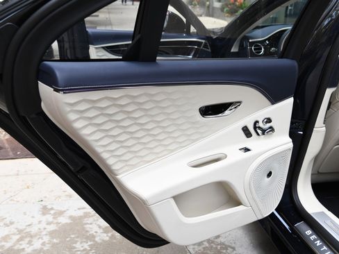 New 2025 Bentley Flying Spur Plug-In Hybrid image 21