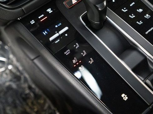 Certified 2025 Porsche Macan AWD/4WD image 25
