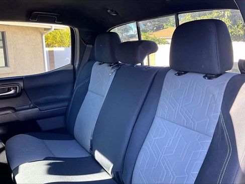 Used 2022 Toyota Tacoma TRD Off-Road image 5