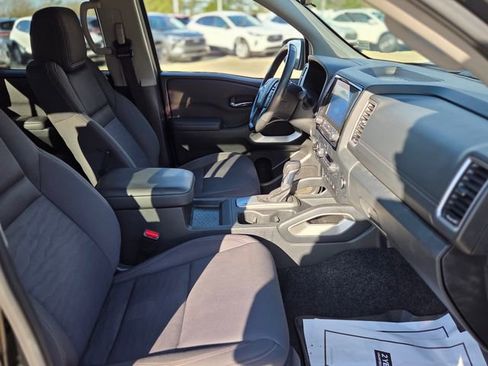 Used 2022 Nissan Frontier SV image 17