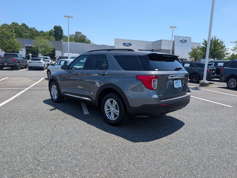 Certified 2023 Ford Explorer XLT AWD/4WD image 5