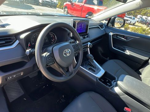 Used 2025 Toyota RAV4 XLE image 25