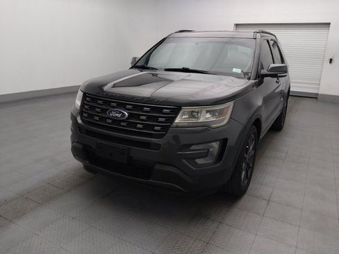 Used 2017 Ford Explorer XLT w/ Equipment Group 202A FWD image 15