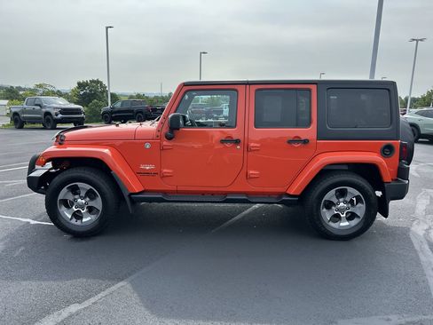 Used 2015 Jeep Wrangler Unlimited Sahara w/ Dual Top Group AWD/4WD image 4
