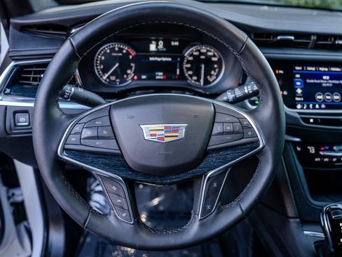 Used 2024 Cadillac XT5 Premium Luxury image 5