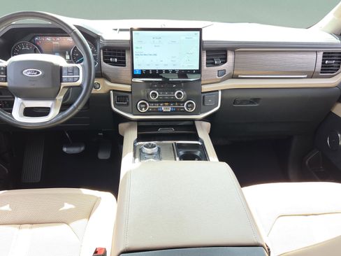 Used 2024 Ford Expedition Limited AWD/4WD image 12