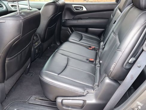 Used 2018 Nissan Pathfinder SL w/ SL Premium Package FWD image 6