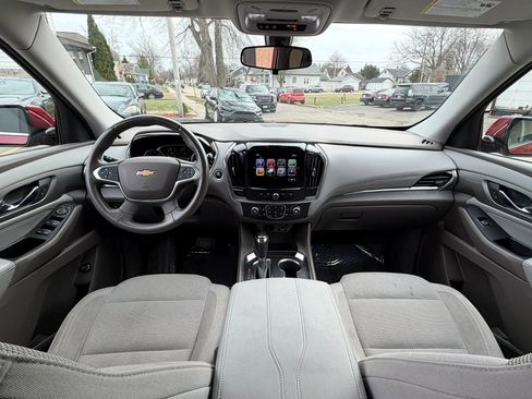 Used 2018 Chevrolet Traverse LT image 2
