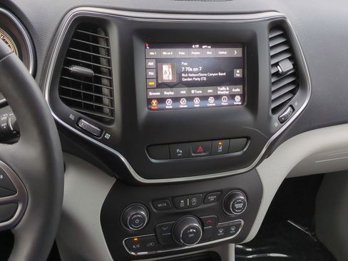 Used 2021 Jeep Cherokee Latitude Plus w/ Security Package image 15