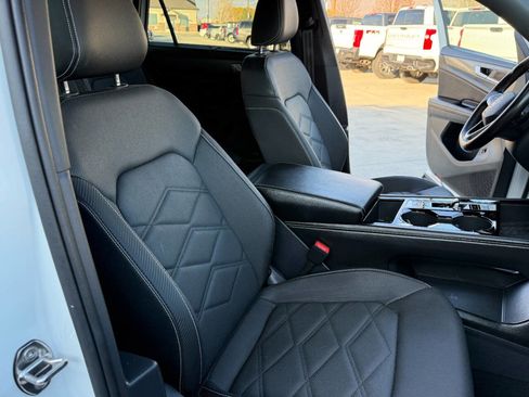 Used 2025 Volkswagen Atlas Cross Sport SE image 25