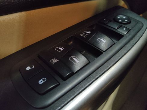 Used 2019 Jeep Cherokee Latitude w/ Popular Appearance Group FWD image 27