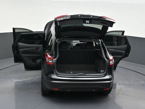 Used 2021 Nissan Rogue Sport S image 39