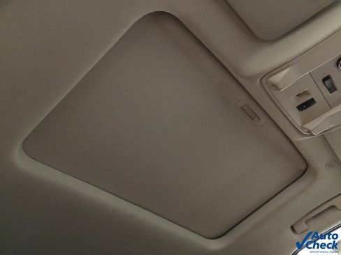 Used 2017 Cadillac Escalade Luxury image 40