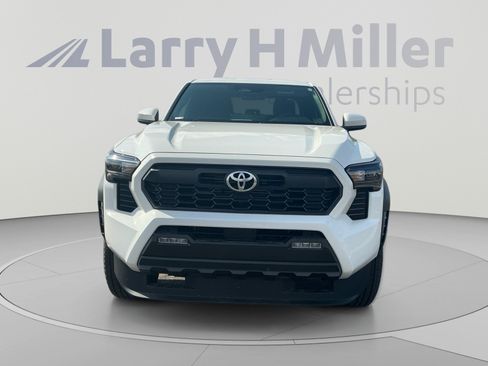 Certified 2025 Toyota Tacoma TRD Off-Road AWD/4WD image 8