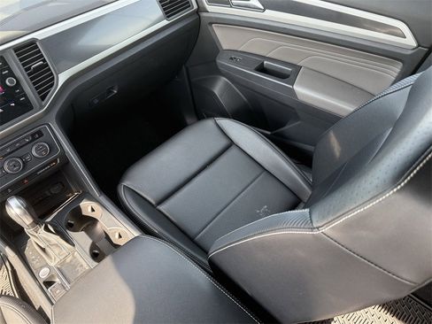 Used 2021 Volkswagen Atlas Cross Sport SE w/ V6 Towing Package image 28