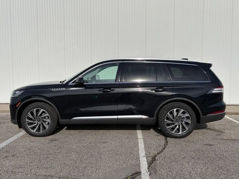New 2026 Lincoln Aviator AWD image 2