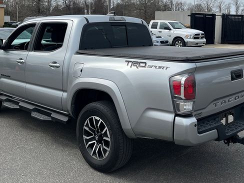 Used 2022 Toyota Tacoma TRD Sport w/ Technology Package image 6