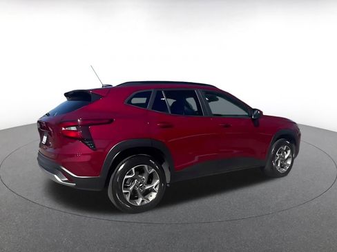 Used 2025 Chevrolet Trax LT w/ LT Convenience Package image 12